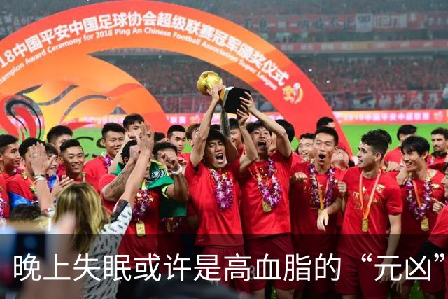 晚上失眠或许是高血脂的“元凶”，医生提醒睡前应注意这些事项